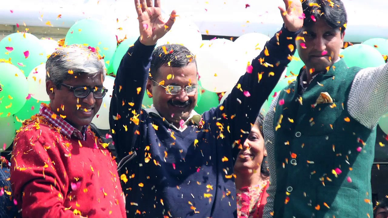 Watch How B town celebrates Arvind Kejriwals win