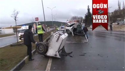 Elektrik direğine çarptı ortadan ikiye ayrıldı