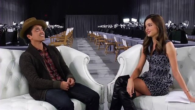 Miranda Kerr & Bruno Mars Backstage 2012 Victoria s Secret Fashion Show