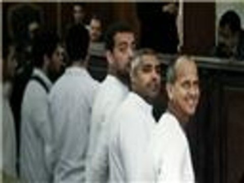 إعادة محاكمة صحفيي قناة الجزيرة المعتقلين بمصر