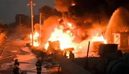 Fire destroys factory storage yard - Video Dailymotion