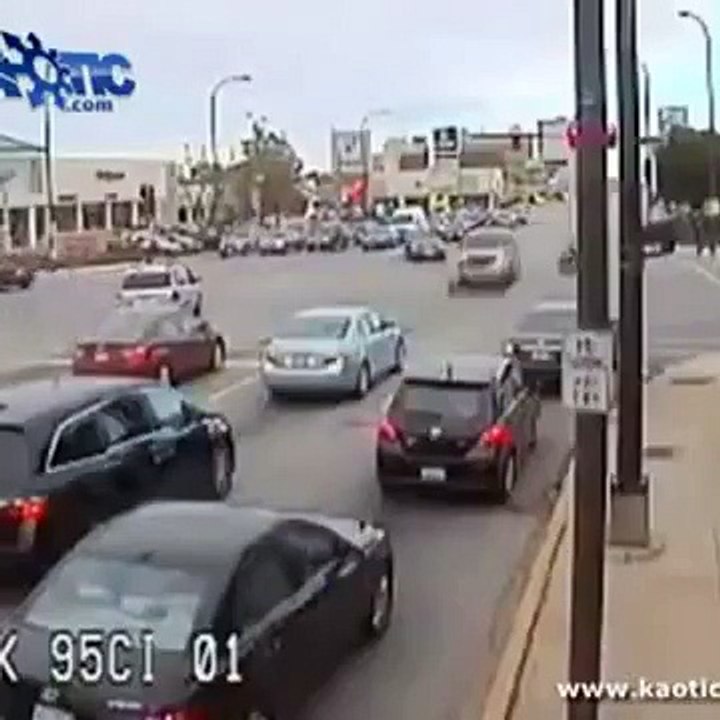 врезался в столб))