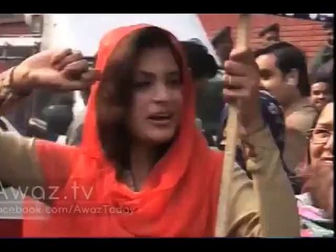 Women Wing of PML-N worker mistakenly chanted slogan against her own Nawaz Sharif