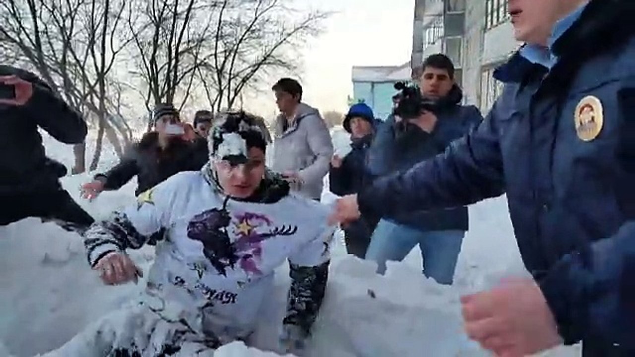 Kendini Ateşe Verip Atlayan Adamın Aşağıdan Görüntüsü