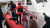 Frio mata quase 30 imigrantes em barco no Mediterrâneo