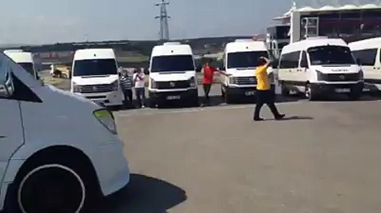 Servisçi abilerden korna festival