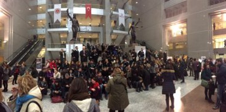 Avukatlar, İç Güvenlik Paketine Karşı Çağlayan Adliyesi'nde Nöbette