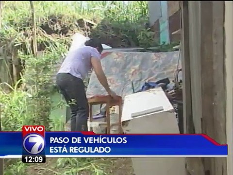 Cuadrillas trabajan en limpieza de vía entre Barreal y Lagunilla tras intensas lluvias