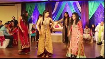 Desi Girls HOT Dance On Pakistani Wedding HD