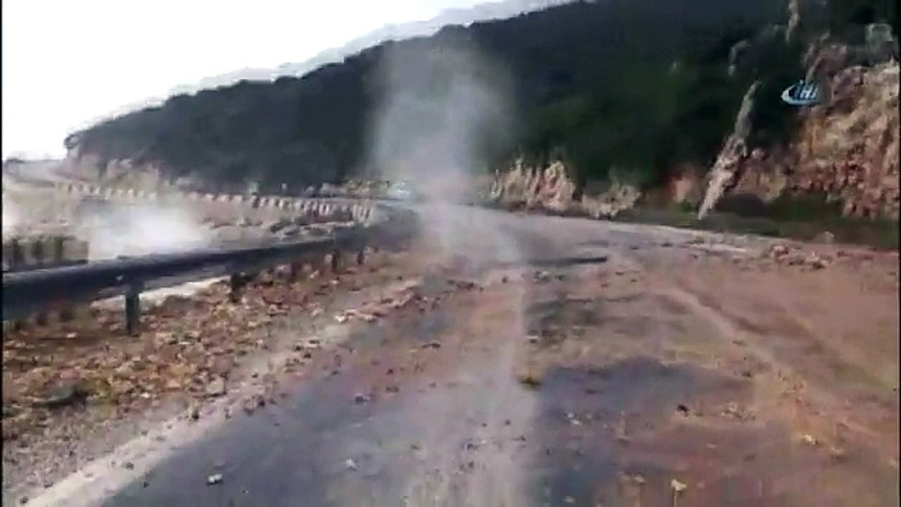 Yollar çöktü, gemiler devrildi