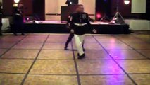 Sur une piste de danse, ce sergent-major a épaté tout le monde !