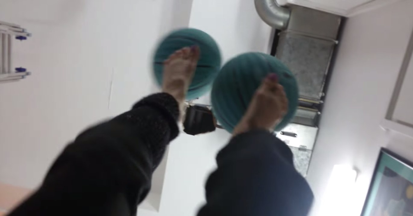 Perfomer Shows a Fresh Perspective of Her Juggling Feet video Dailymotion