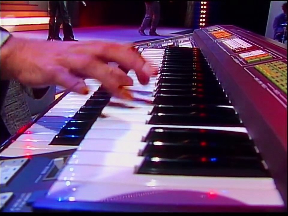 Jermaine Jackson & Pia Zadora - When The Rain Begins To Fall (720p)