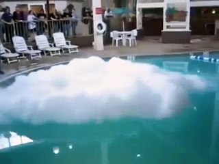 Havuza nitrojen atınca bakın ne oluyor