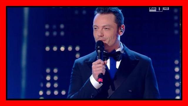 Tiziano Ferro, una standing ovation per lui: che risponde così