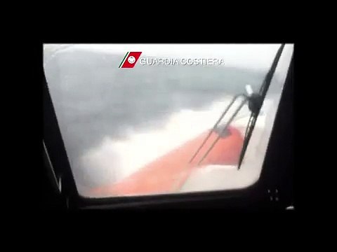 Lampedusa (AG) - 29 migranti morti di freddo in mare (10.02.15)