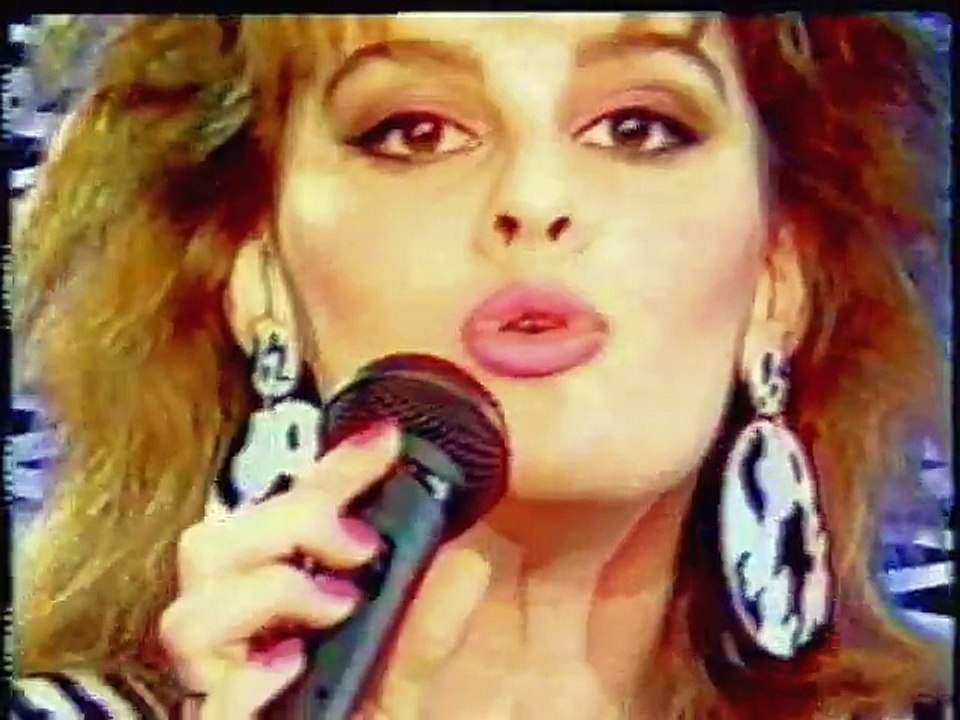 Roxanne  - Give A Little Love -  Disco Rally