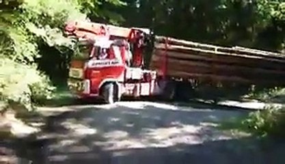 حیران کن قسم کی ڈرائیونگ ویڈیو دیکھیں-Scary but Professional and Master Driving