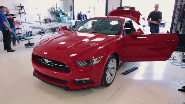 Piéger des gars pendant un Speed Dating : Caméra cachée Ford Mustang
