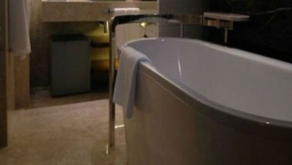 Rus Kızı Şarj Olan Telefonu Öldürdü