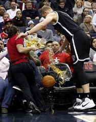 Talihsiz Kaza! Topu Kurtarayım Derken Bir Tepsi Bira Heba Oldu!