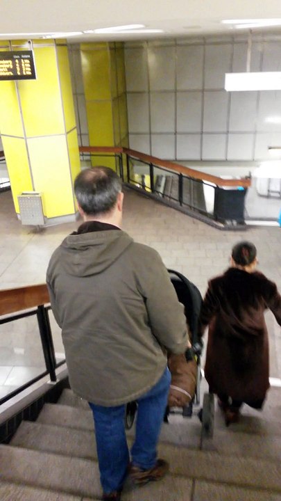 Zeynep Betül Hamburgda Bebek Arabasında