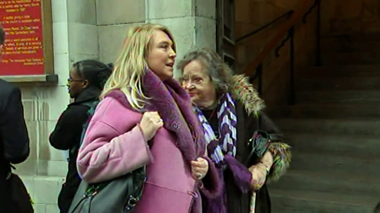 Stars gather to stay farewell to actress Lynda...