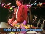 The Twins - Hold On To Your Dreams - Clip Klapp