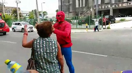 Trabalhador do entorno da Catedral manifesta indignação com intervenção na feira