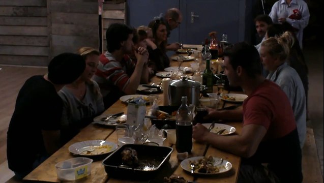 isa en gio tijdens het eten