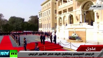 مذيعة روسية تسخر من عزف الفرقة الموسيقية المصرية