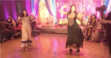 Pakistani Mehndi Dance - Beautiful HOT Girls