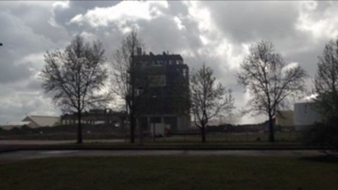 @ Préfecture de la Gironde - Déconstruction des unités 5 et 6 de la centrale thermique d'Ambès (gironde) le 04/04/2014