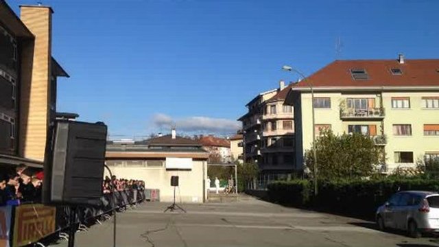 Reconstitution d’un accident voiture contre piéton : la violence du choc et des conséquences pour les victimes.