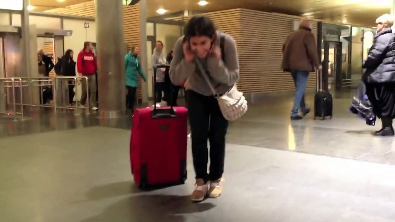 Un toutou content de revoir sa maîtresse