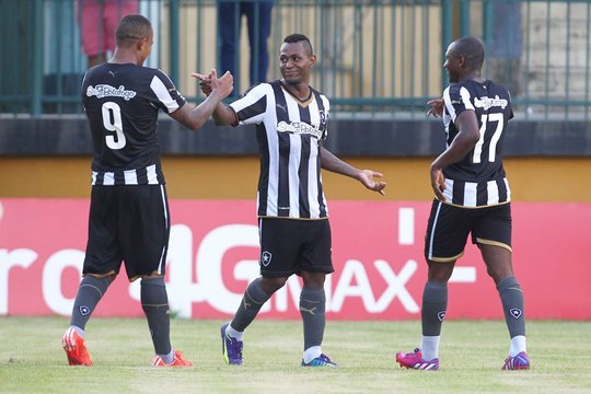 Botafogo se impõe e vence o Bangu com gols de Bill e Jobson