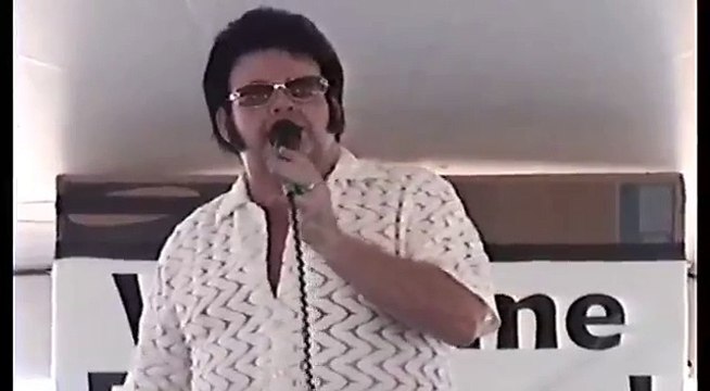 Danny Dale sings the Elvis song Never Gonna Fall In Love Again at Elvis Week 2007