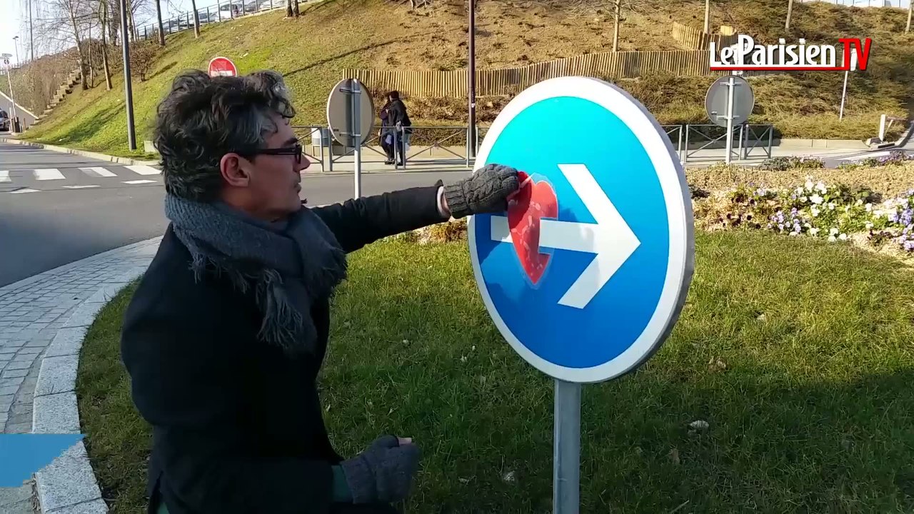 Il customise des panneaux de signalisation... en toute légalité