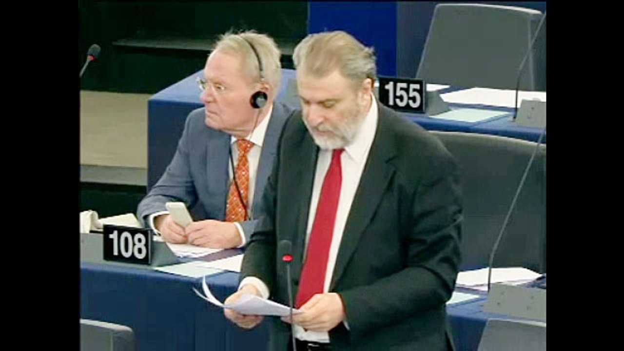 Νότης Μαριάς σε Βέμπερ: Δεν περνάνε οι συκοφαντ...