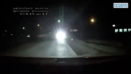 Elektrik direğine çarptı ve...!