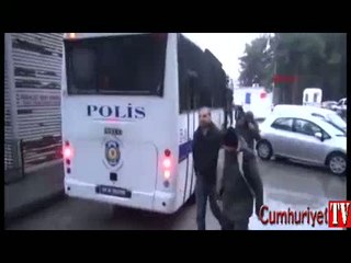 Gözaltına alınan polisler adliyeye götürüldü