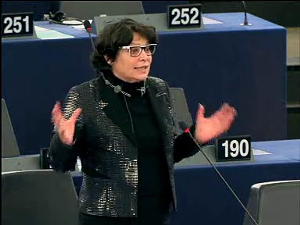 Michèle Rivasi sur la situation en RDC et l'extraction minière: "Il y a du sang dans ce portable!"