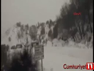 Aracına zincir takan sürücüye kamyon böyle çarptı