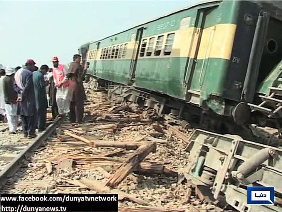 Dunya News - Jacobabad: Blast near railway track derails four bogies, injures 20