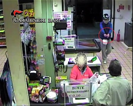 Bari - Rapinò supermercato a Japigia, incastrato dalle immagini (11.02.15)