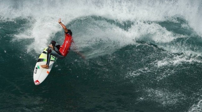 Jérémy Florès face à Kelly Slater