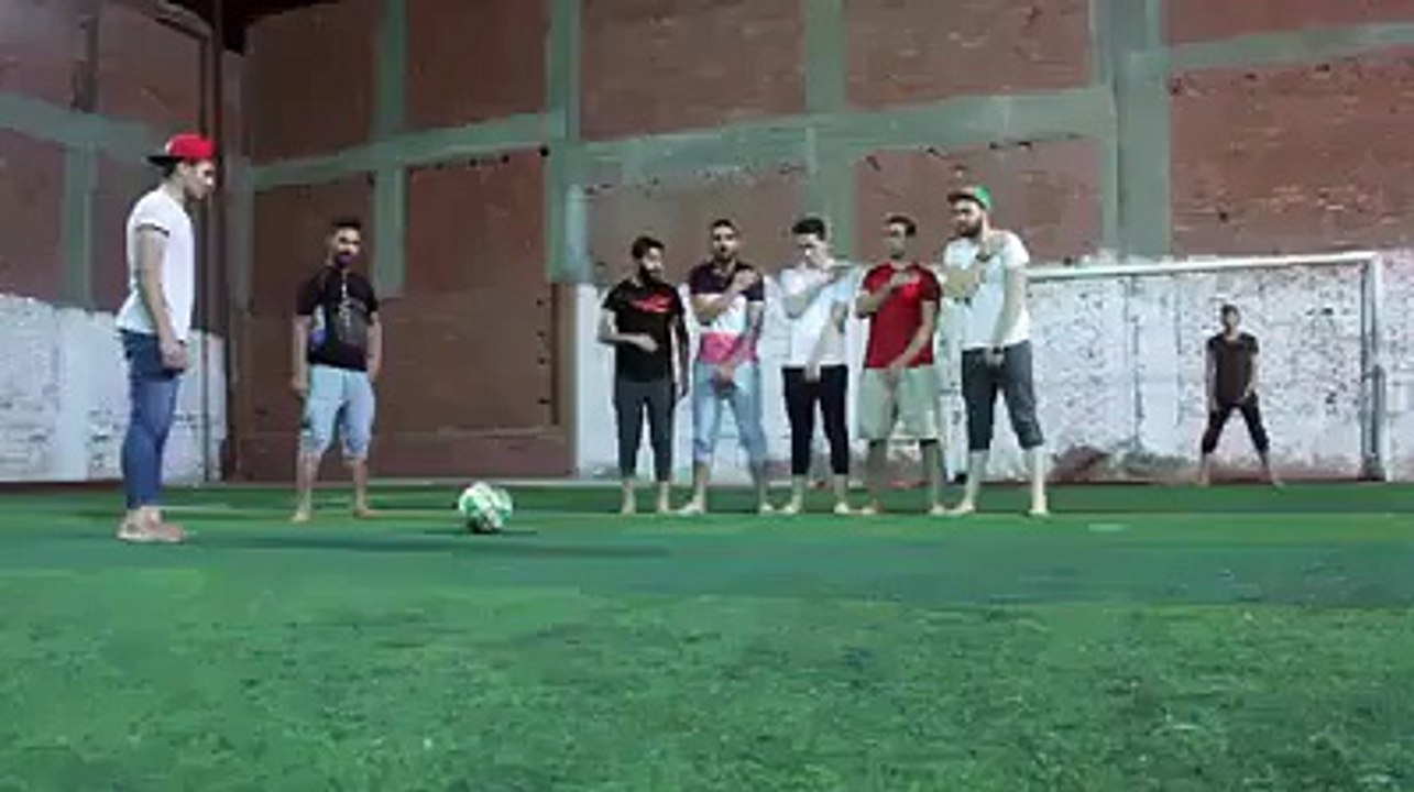 (14) Facebook
