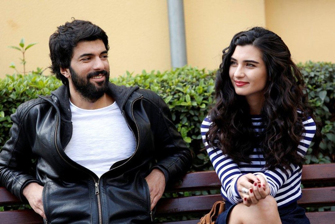 Kara Para Aşk Jenerik Piyano Kanun Dizi Film Müziği Jenerikleri Orijinal Atv Televizyon Enstrümantal Slow Fon Müzikleri 2015 Oyuncu Bölüm Özet Jeneriği