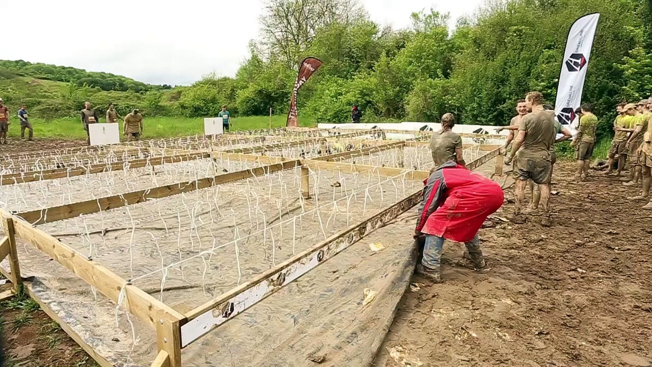 Adrénaline Shots : passage de l'obstacle de The Mud Day Paris du 10 mai 2014 de 16h00 à 16h15