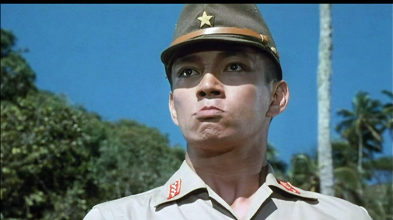 Merry Christmas, Mr. Lawrence (1984) / David Bowie kisses Ryuichi Sakamoto